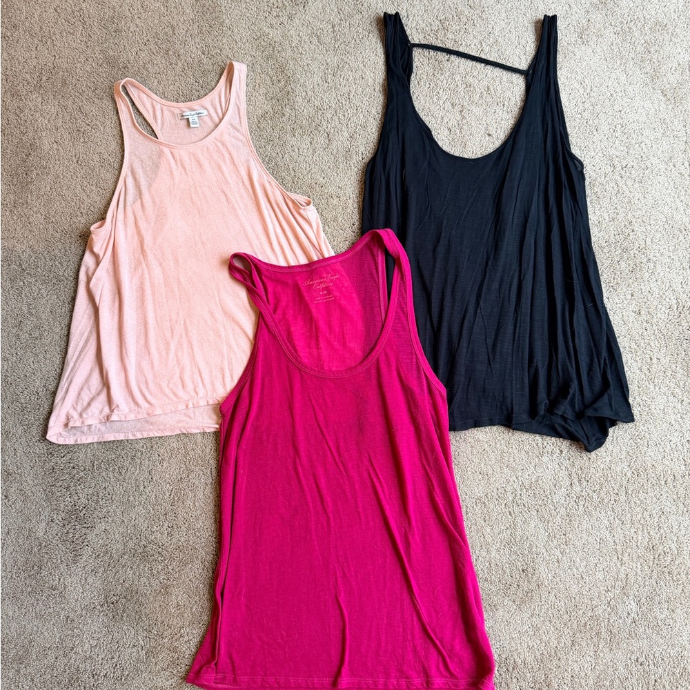 Bundle of American Eagle Outfitters Tank Tops size medium